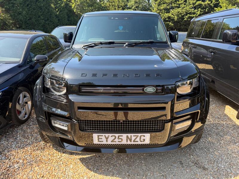 Land Rover Defender 90 view 5