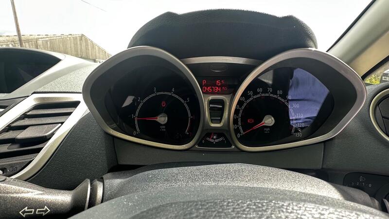 2011 Ford Fiesta — photo 16