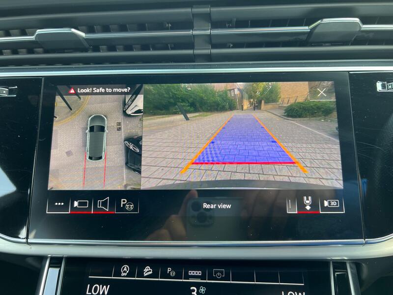 Audi Q8 view 61
