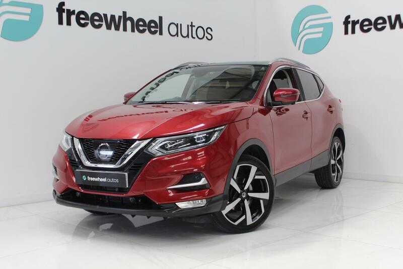 2017 Nissan Qashqai in Red — image 2 of 5