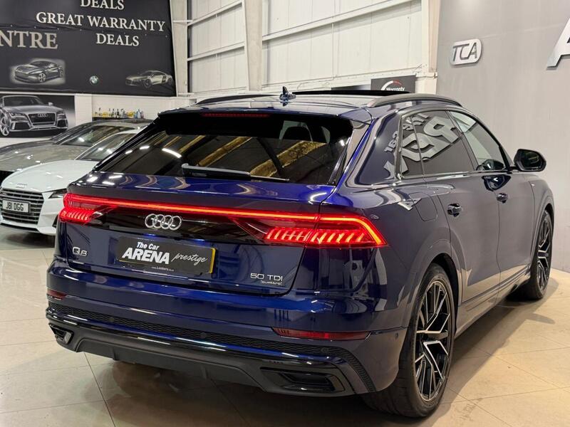 Audi Q8 view 6