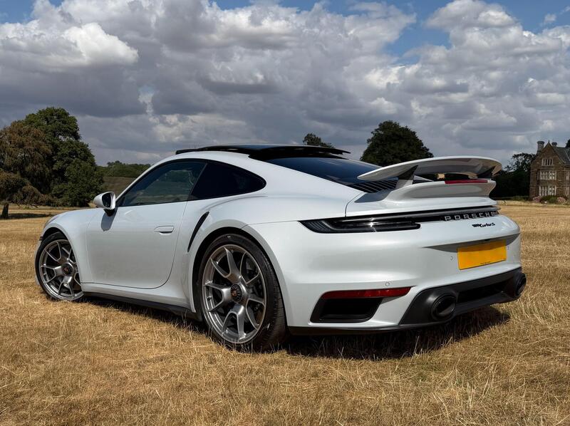 Porsche 911 view 6
