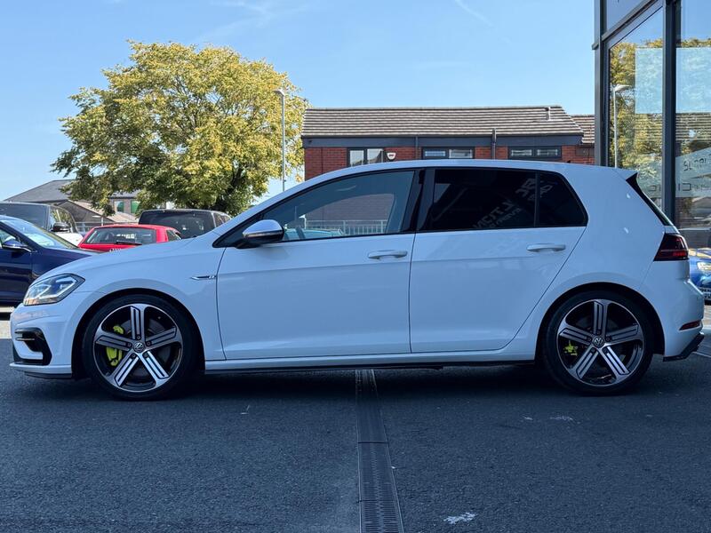 Volkswagen Golf view 4