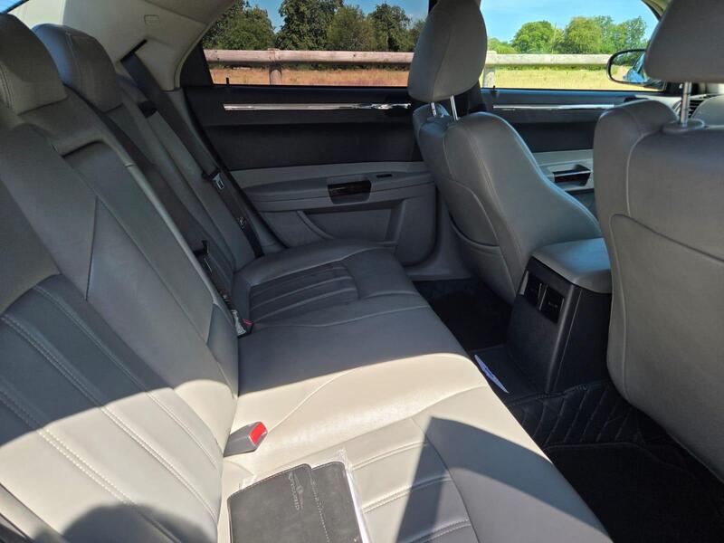 Chrysler 300c view 2