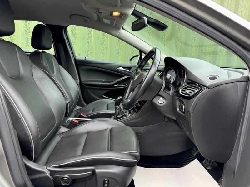 Vauxhall Astra view 3