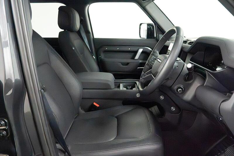 Land Rover Defender 110 view 4