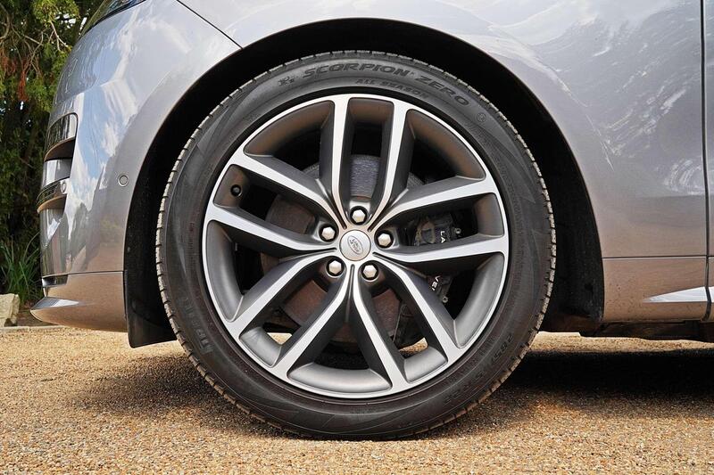 Land Rover Range Rover Sport view 2