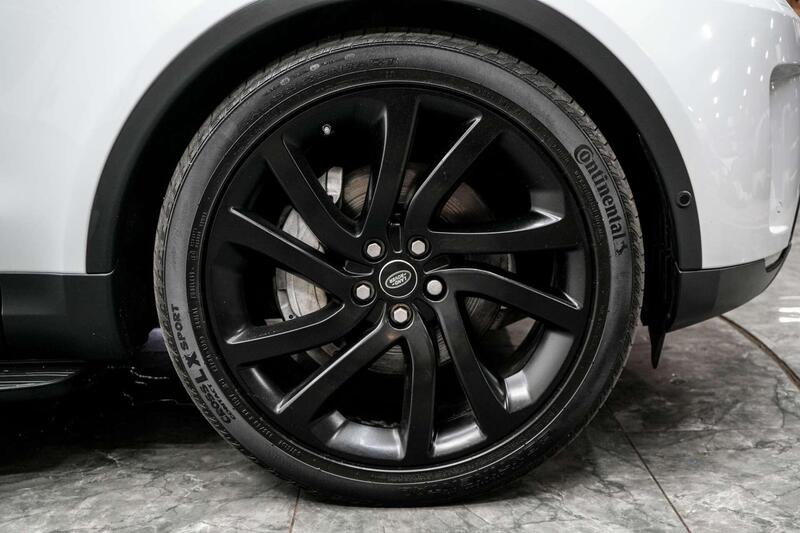 Land Rover Discovery view 7