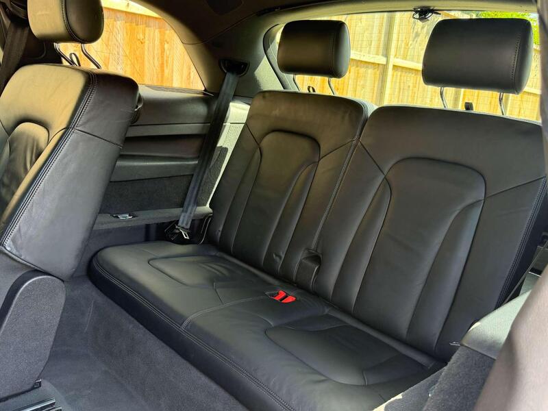 Audi Audi Q7 view 3