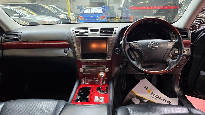 Lexus LS view 4
