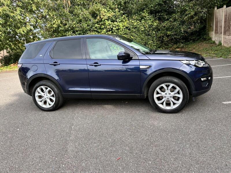 Land Rover Discovery Sport view 5