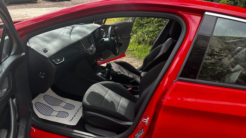 2017 Vauxhall Astra — photo 28
