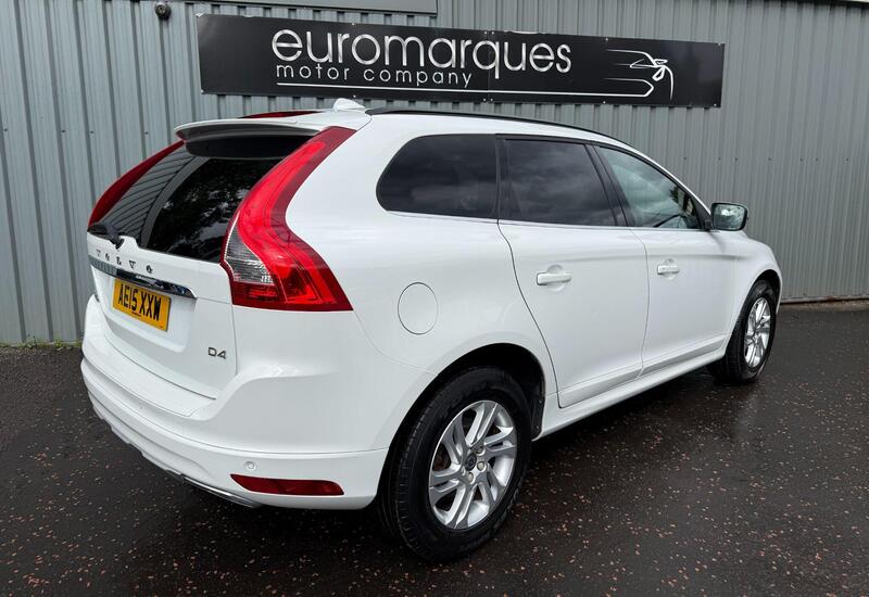 Volvo XC60 view 3