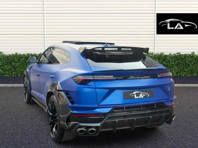 Lamborghini Urus view 6