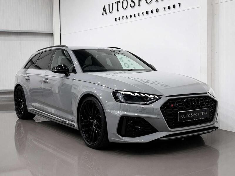 Audi RS4 Avant view 5