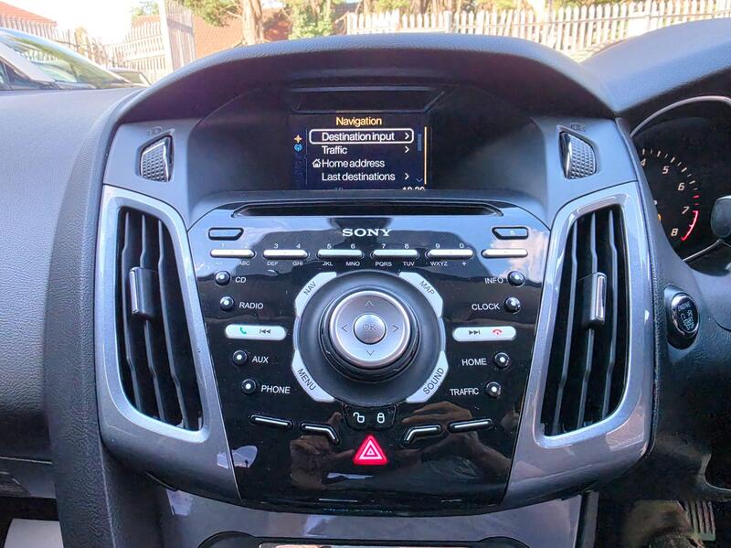 Ford Focus 1.6 Titanium Navigator Powershift Euro 5 5dr thumbnail 37