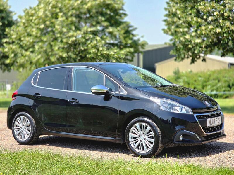 Peugeot 208 view 2
