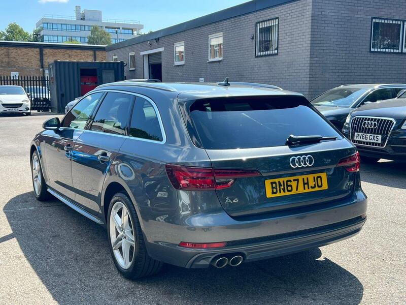 Audi A4 Avant view 4