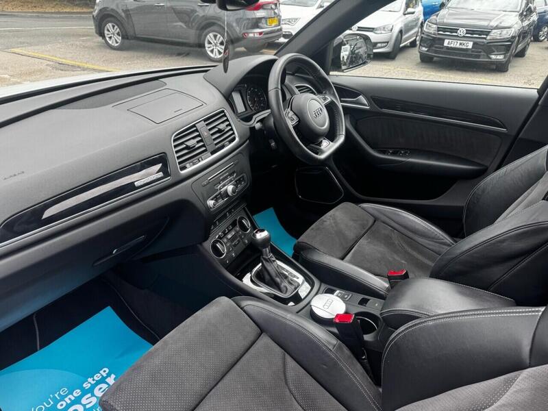 Audi Audi Q3 view 3
