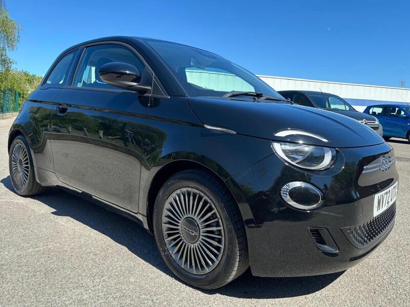 Fiat 500E view 5