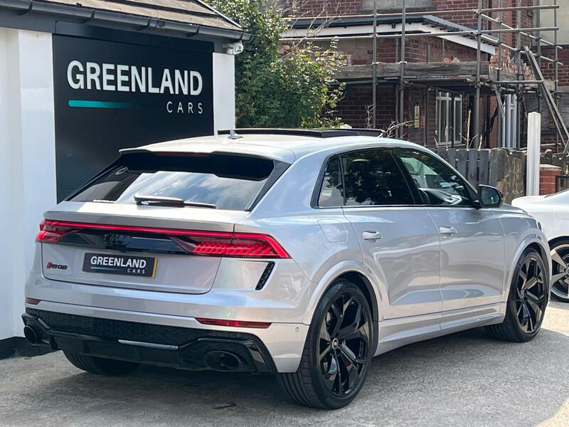 Audi RS Q8 view 2