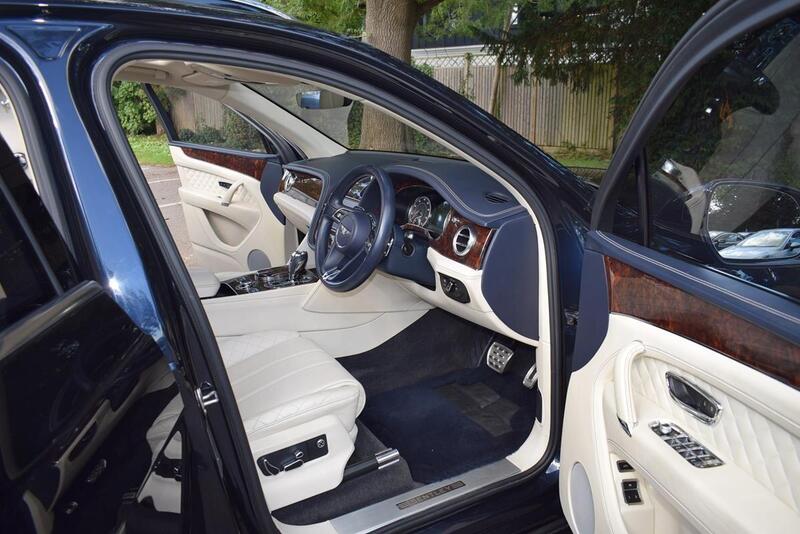 Bentley Bentayga view 4
