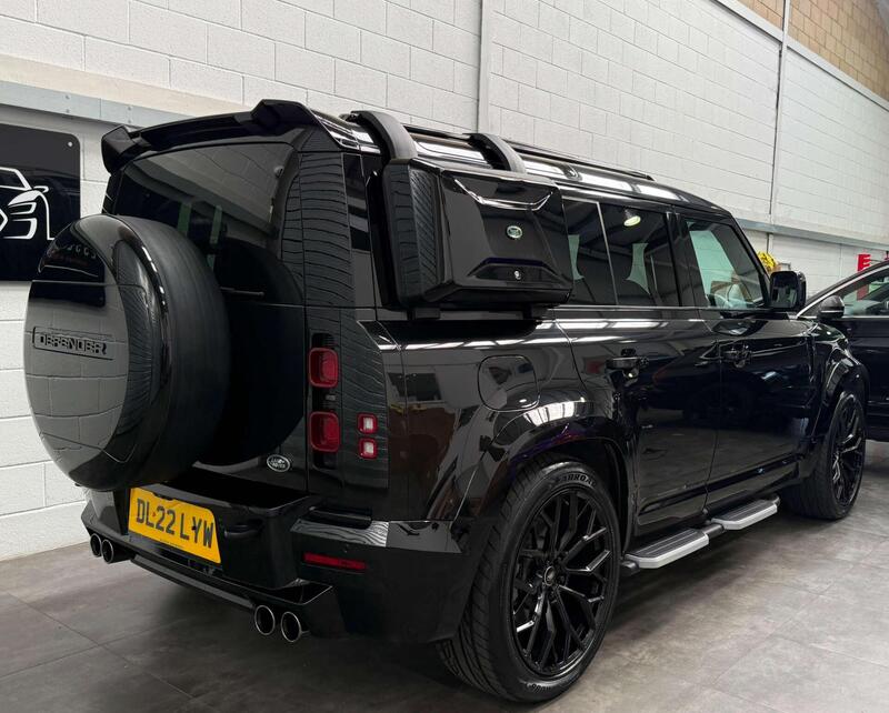 Land Rover Defender 110 view 6