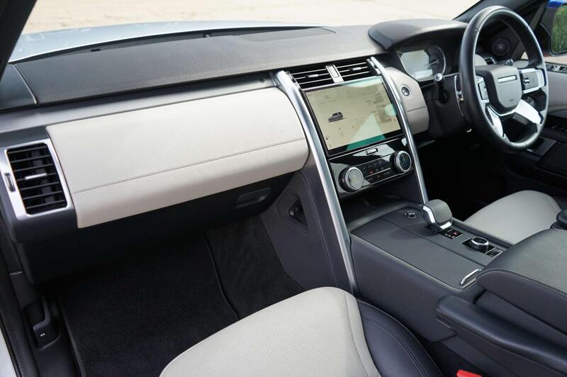 Land Rover Discovery view 2