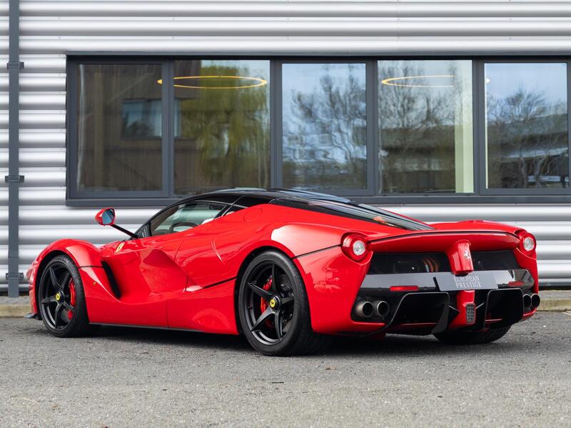 Ferrari Laferrari view 5