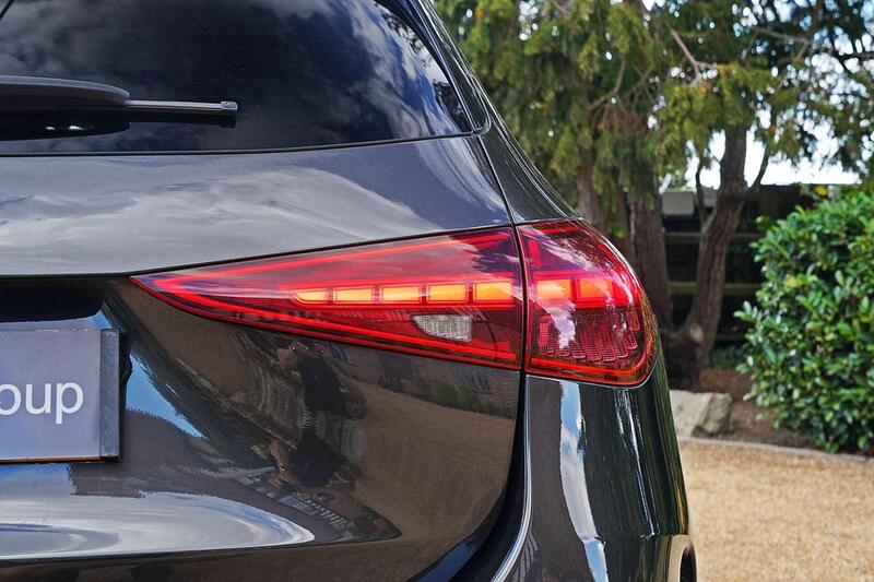 Mercedes-Benz C-Class view 5