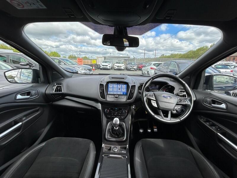 Ford Kuga view 3