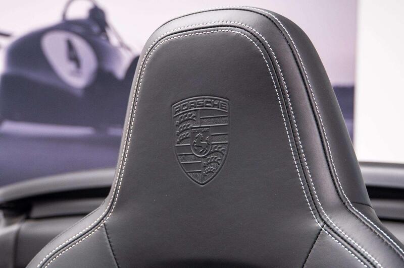 Porsche 911 view 5
