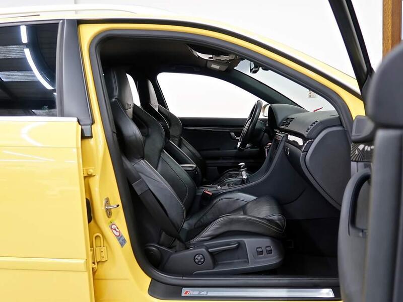 Audi RS4 Avant view 3