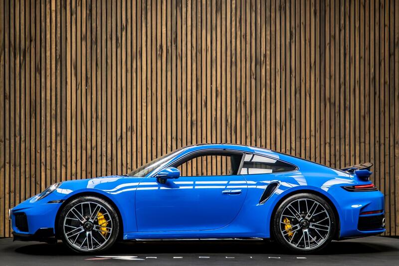 Porsche 911 view 7