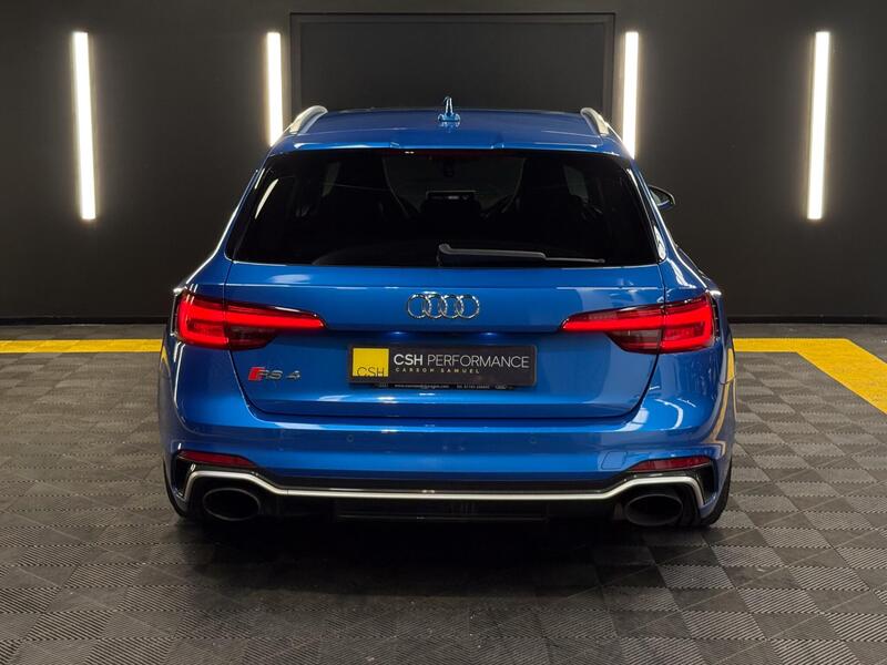 Audi RS4 view 4