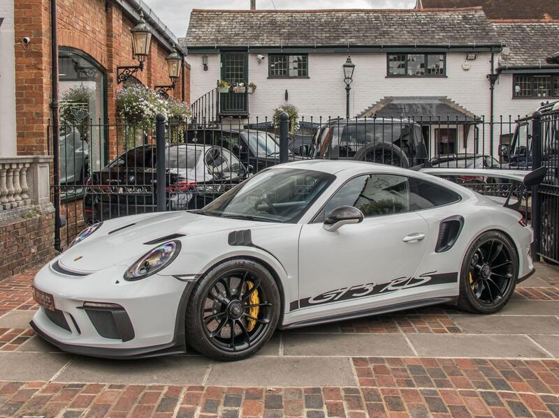 Porsche 911 view 6