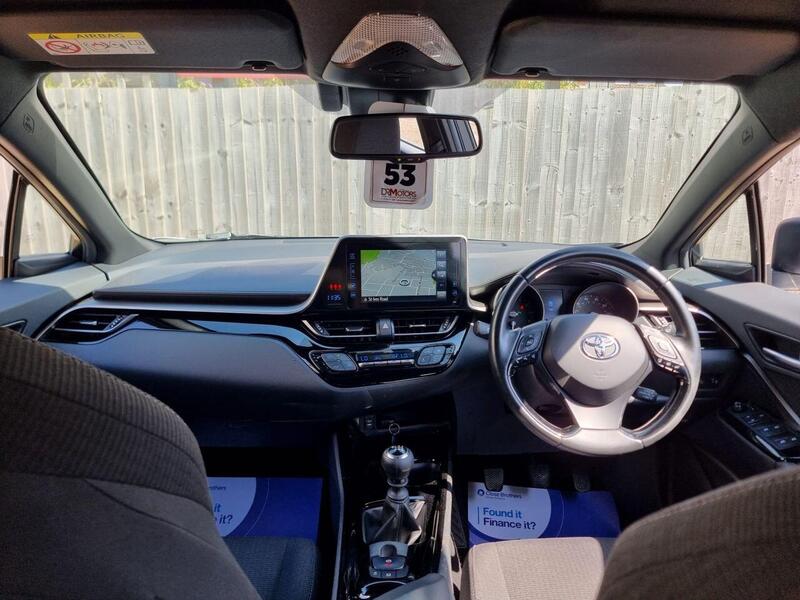 Toyota C-HR view 6