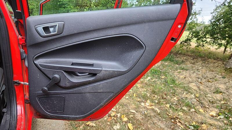 2012 Ford Fiesta — photo 43