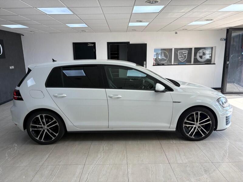 Volkswagen Golf view 2