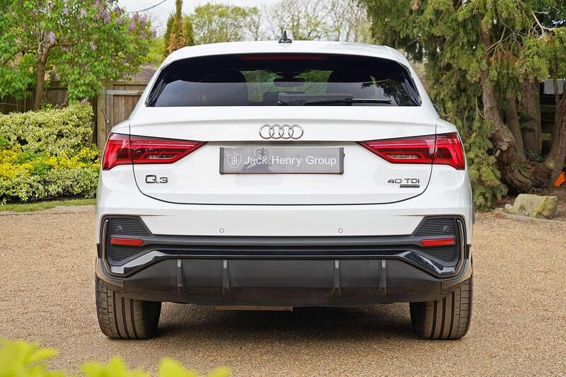 Audi Audi Q3 view 4