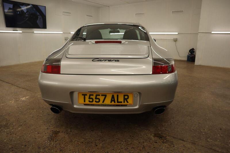 Porsche 911 view 6