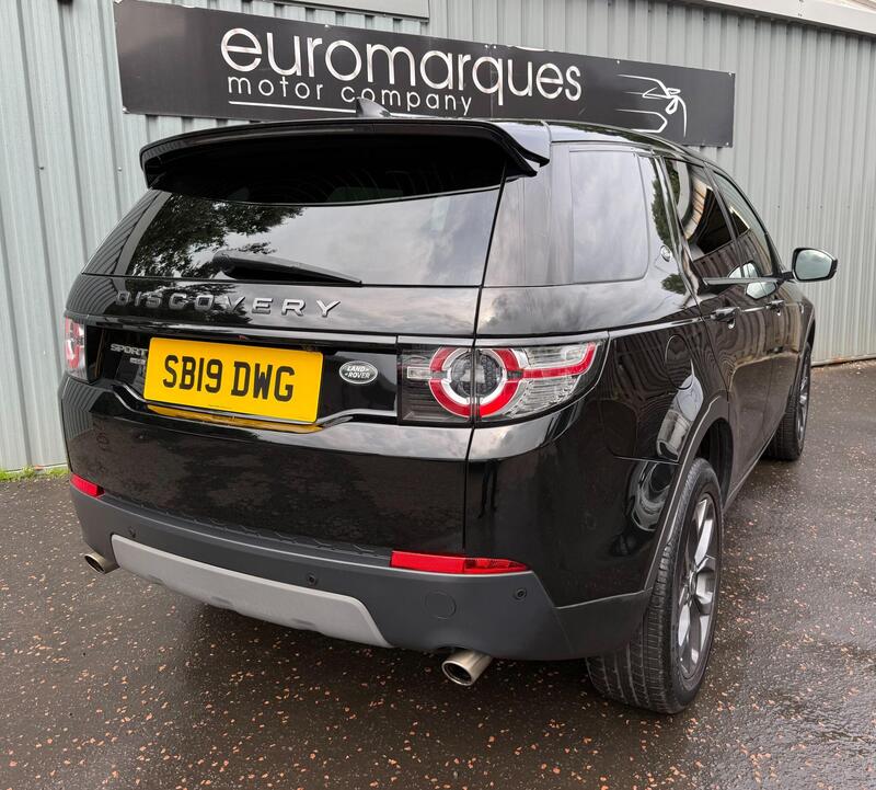 Land Rover Discovery Sport view 4