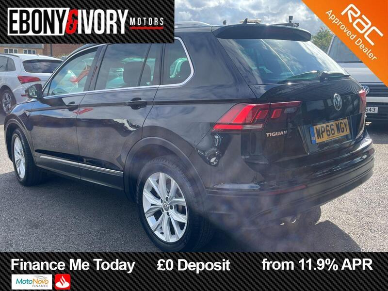 Volkswagen Tiguan view 3