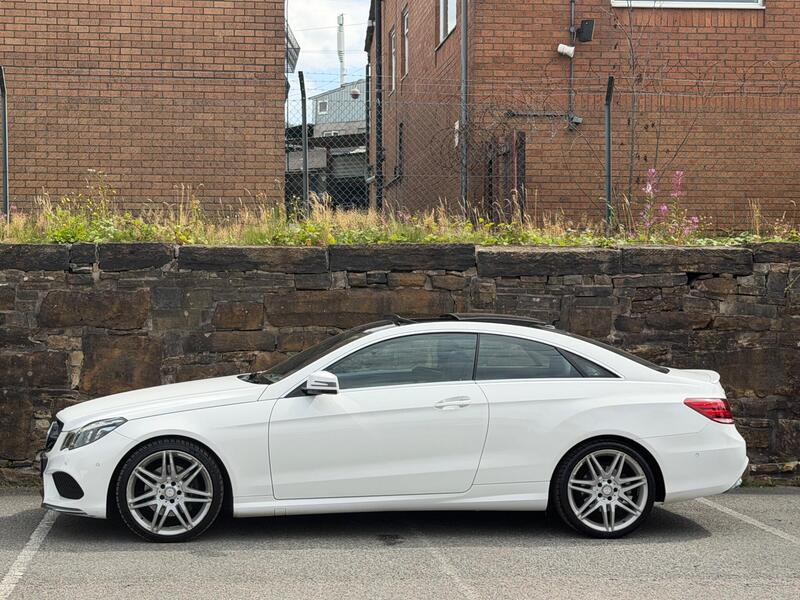 Mercedes-Benz E-Class view 4