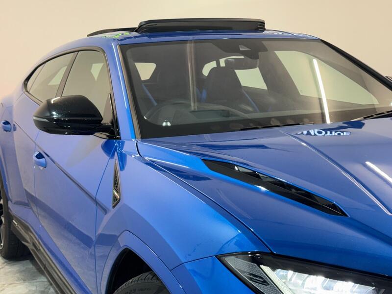 Lamborghini Urus view 4