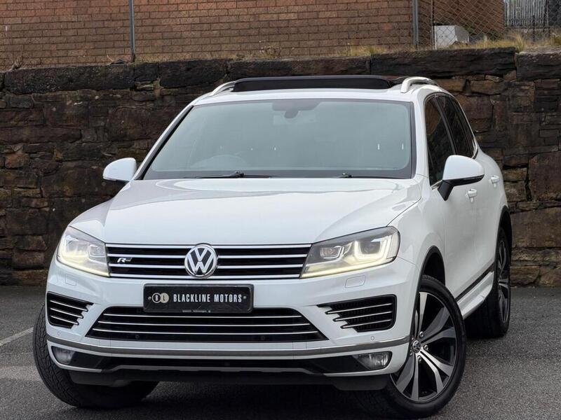 Volkswagen Touareg view 3