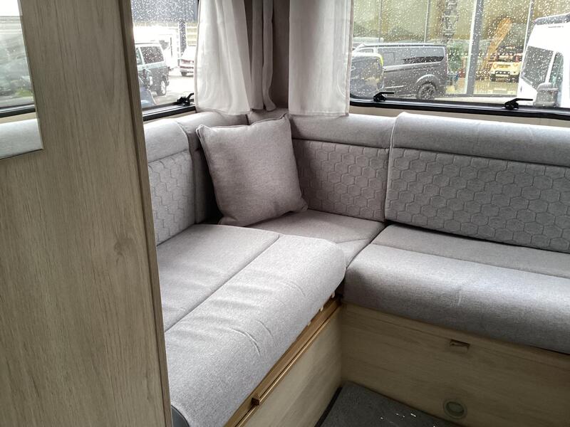 Auto-Trail Expedition C72 — image 15