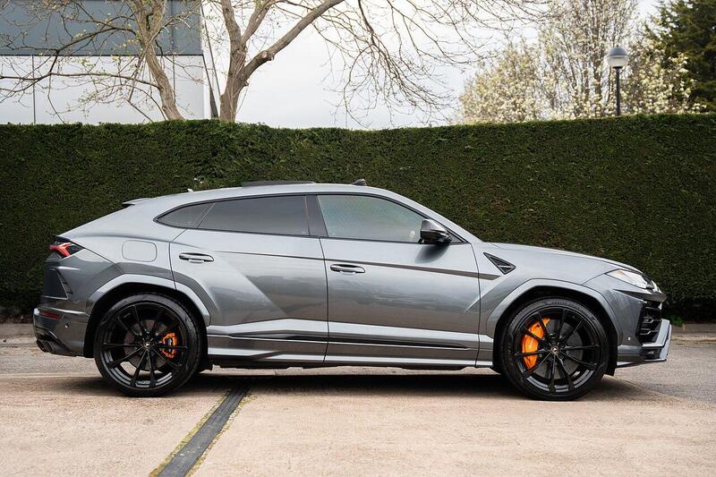 Lamborghini Urus view 6