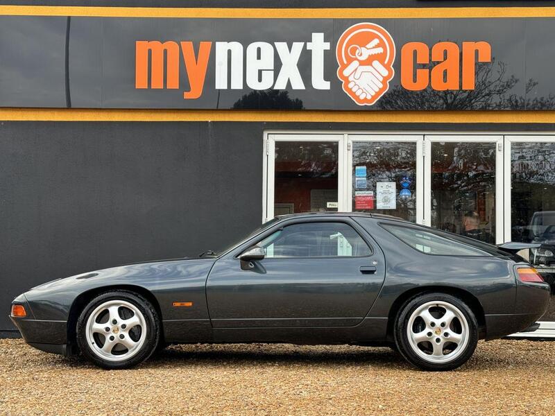 Porsche 928 view 7