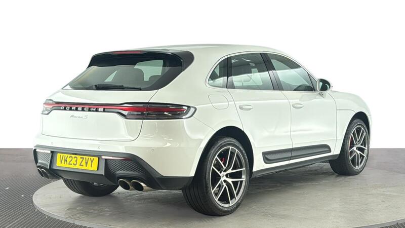 Porsche Macan view 4